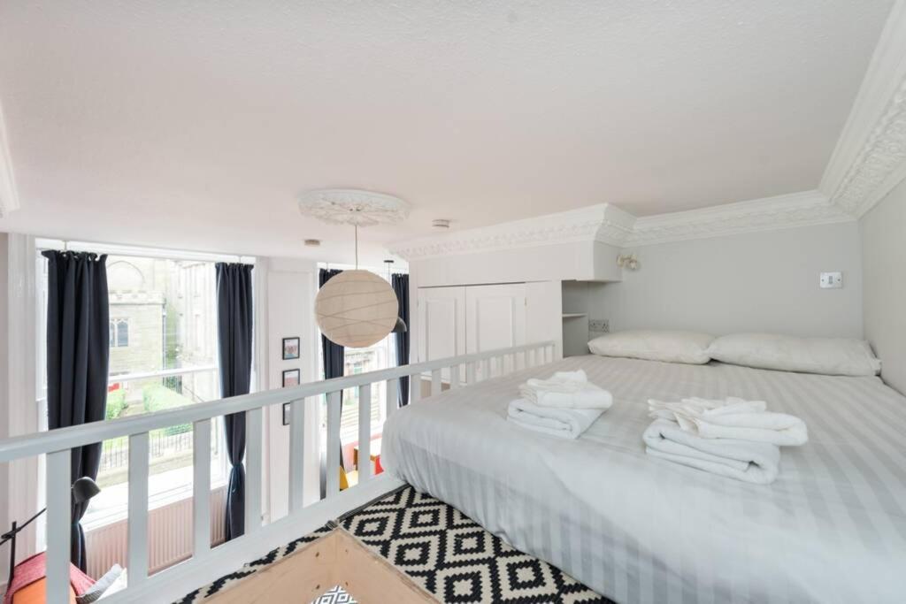 Newly Refurbished Centre Chic Pad Appartement